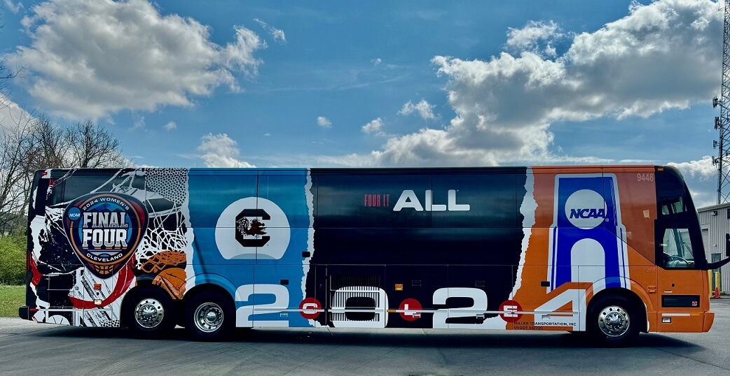 Un des autobus du Final Four Féminin de la NCAA dont l'habillage a été installé par Turbo Images